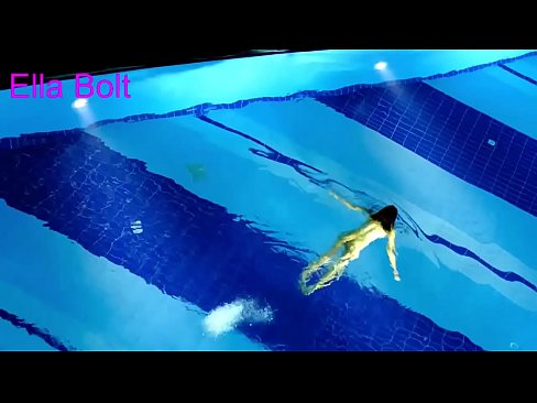 ❤️ Ma nistax nieqaf nara, blonda żagħżugħa maqbuda tgħum nuda fil-pool tar-resort ELLA BOLT ❤❌ Video anali lilna ﹏