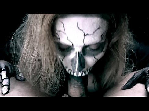 ❤️ Tfajla tad-dimostrazzjoni terda vit b'ħalqha iswed u tibla' cum. ❤❌ Video anali lilna ﹏