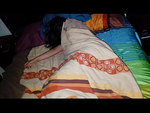 ❤️ Stepson jgħajjar lill-mara żagħżugħa tiegħu waqt li torqod. ❤❌ Video anali lilna ﹏